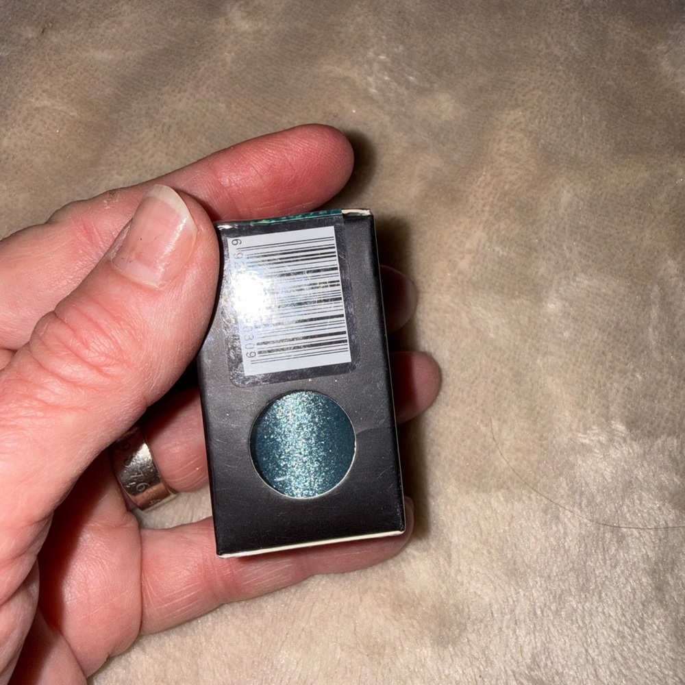 Focallure High Pigment Eyeshadow color - Aqua